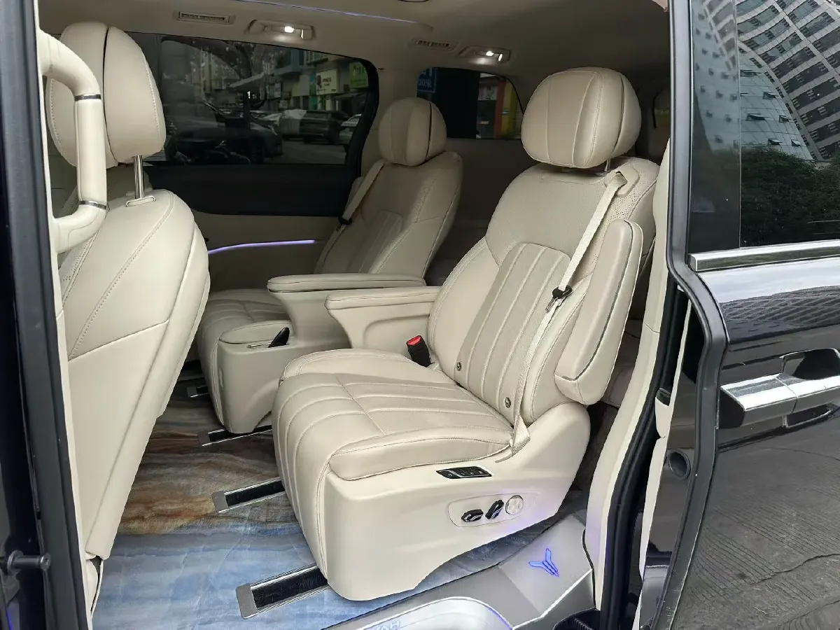 2024 Voyah Dream 1.5T 150HP L4 PHEV 43KWH,autocango,china used car exporter,china ev exporter,chinese used car exporter,chinese used ev exporter