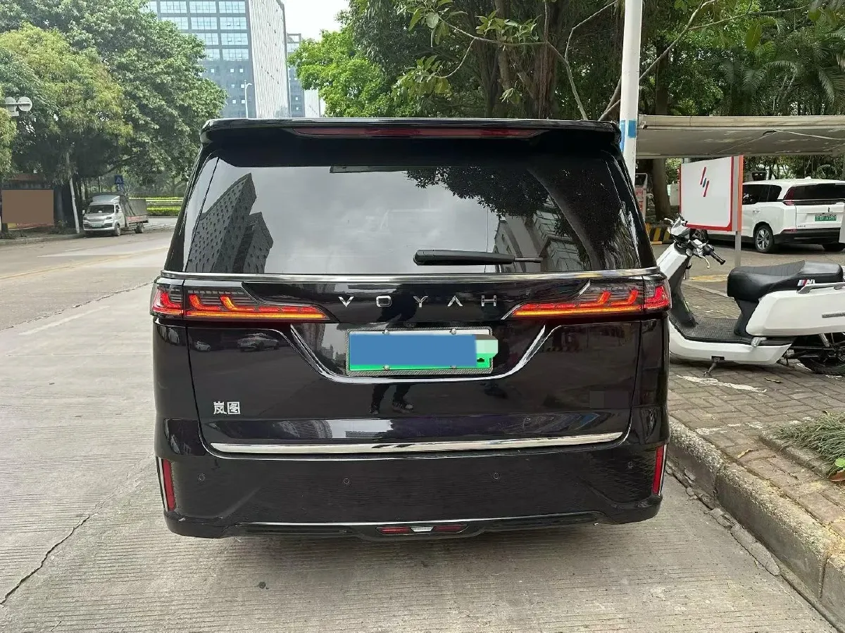 2024 Voyah Dream 1.5T 150HP L4 PHEV 43KWH,autocango,china used car exporter,china ev exporter,chinese used car exporter,chinese used ev exporter