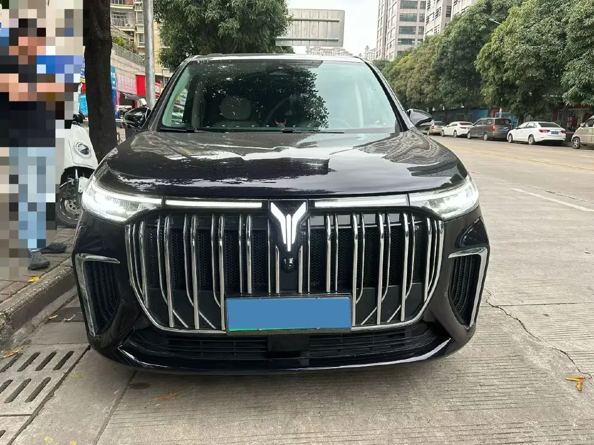 2024 Voyah Dream 1.5T 150HP L4 PHEV 43KWH,autocango,china used car exporter,china ev exporter,chinese used car exporter,chinese used ev exporter