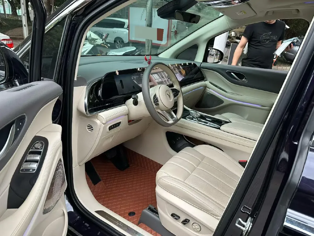 2024 Voyah Dream 1.5T 150HP L4 PHEV 43KWH,autocango,china used car exporter,china ev exporter,chinese used car exporter,chinese used ev exporter