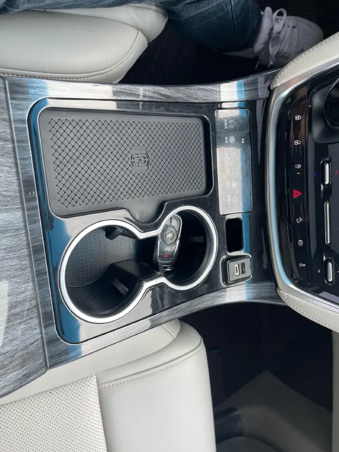 2022 Buick GL8 2.0T 237HP L4 9AT,autocango,china used car exporter,china ev exporter,chinese used car exporter,chinese used ev exporter