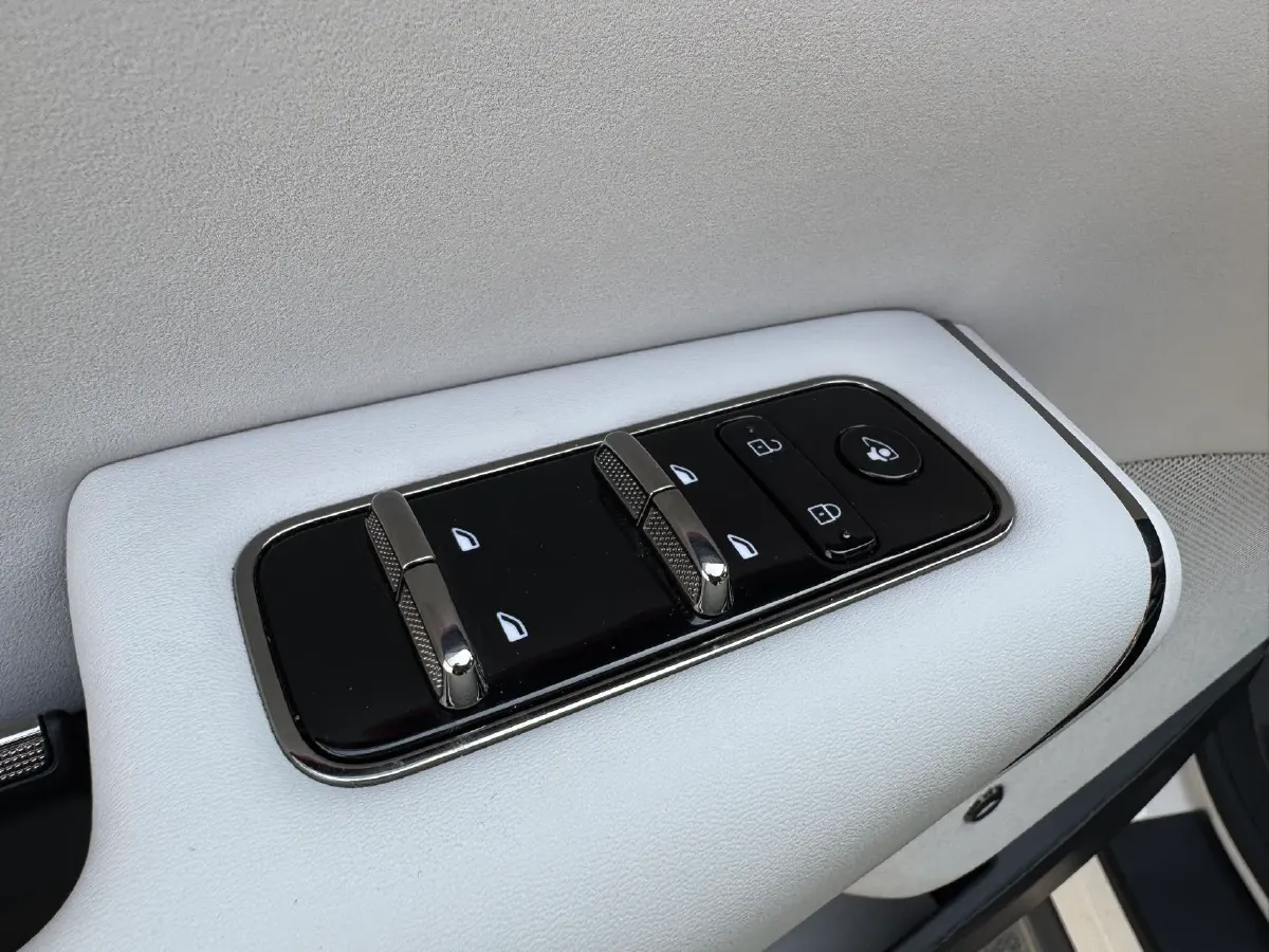 2024 Voyah ZhiYin BEV 109KWH,autocango,china used car exporter,china ev exporter,chinese used car exporter,chinese used ev exporter