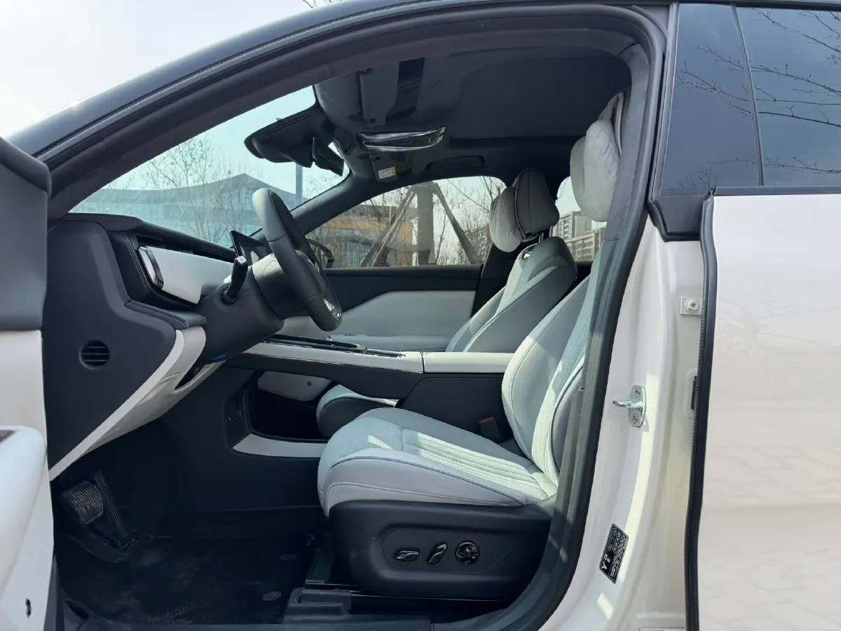 2024 Voyah ZhiYin BEV 109KWH,autocango,china used car exporter,china ev exporter,chinese used car exporter,chinese used ev exporter