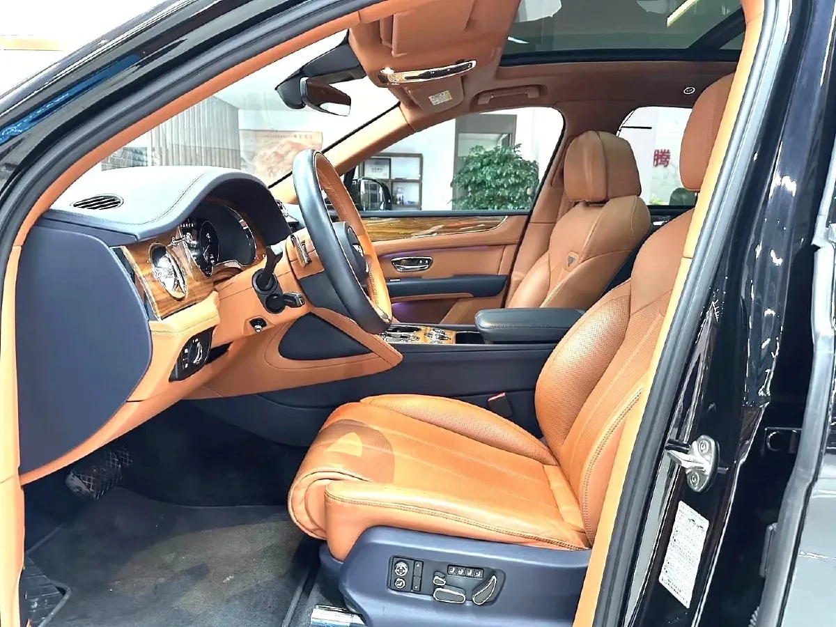 2021 Bentley Bentayga 4.0T 550HP V8 8AT,autocango,china used car exporter,china ev exporter,chinese used car exporter,chinese used ev exporter