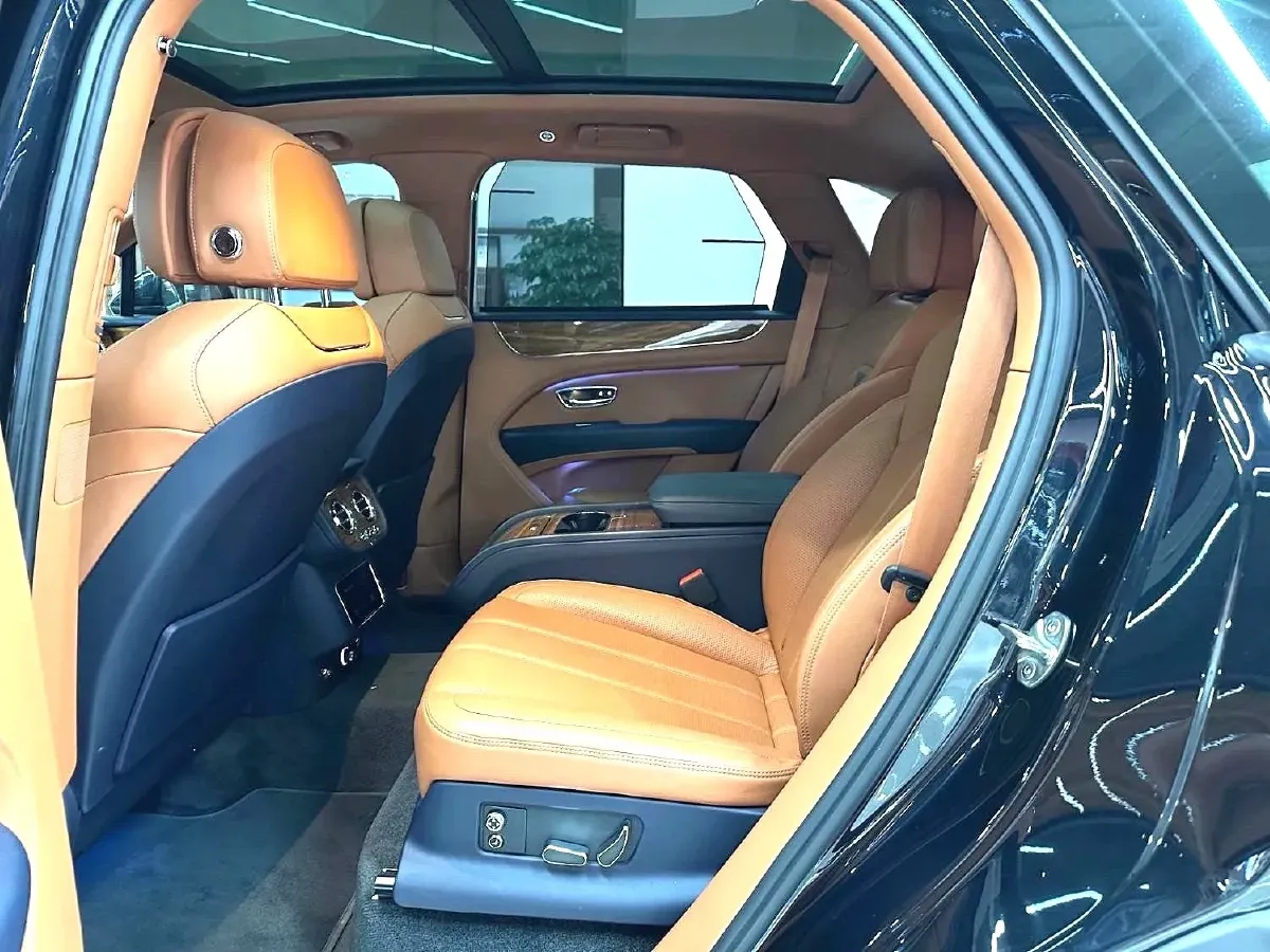 2021 Bentley Bentayga 4.0T 550HP V8 8AT,autocango,china used car exporter,china ev exporter,chinese used car exporter,chinese used ev exporter