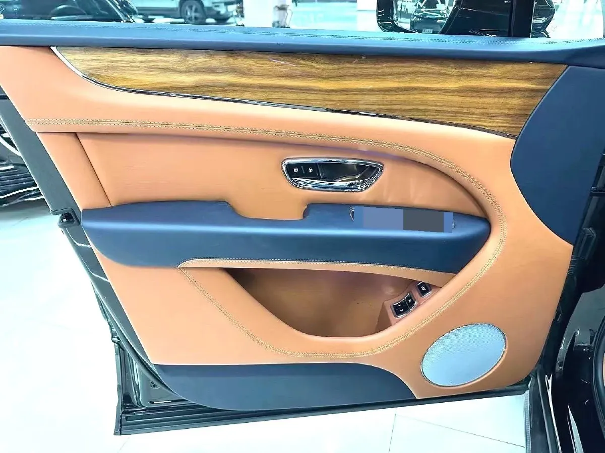 2021 Bentley Bentayga 4.0T 550HP V8 8AT,autocango,china used car exporter,china ev exporter,chinese used car exporter,chinese used ev exporter