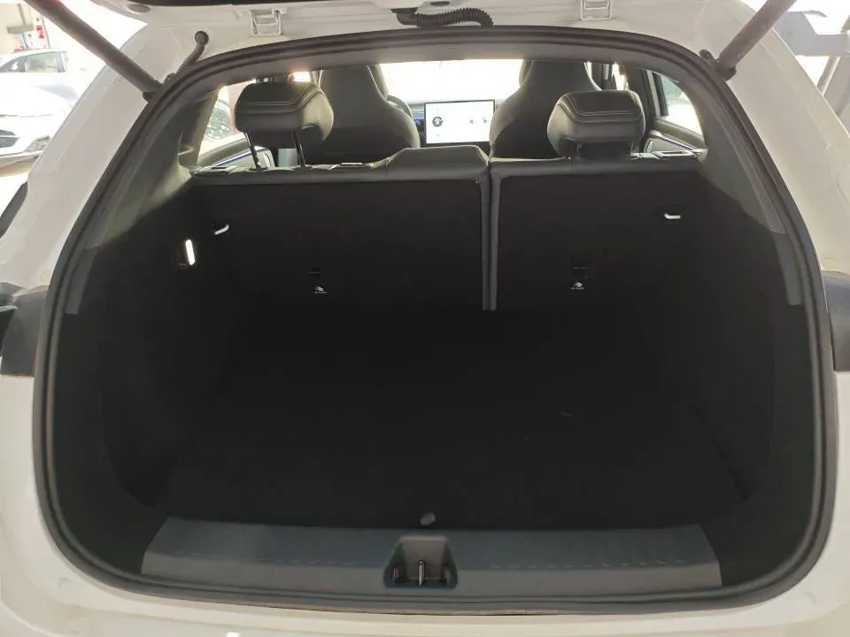 2024 HongQi H5 2.0T 224HP L4 8AT,autocango,china used car exporter,china ev exporter,chinese used car exporter,chinese used ev exporter