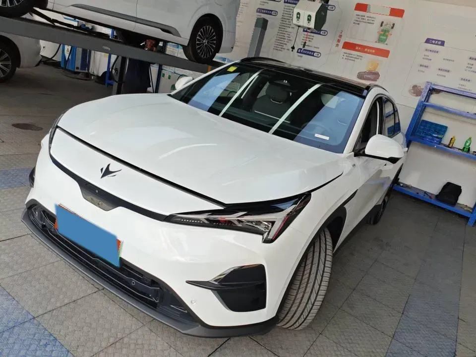 2024 HongQi H5 2.0T 224HP L4 8AT,autocango,china used car exporter,china ev exporter,chinese used car exporter,chinese used ev exporter