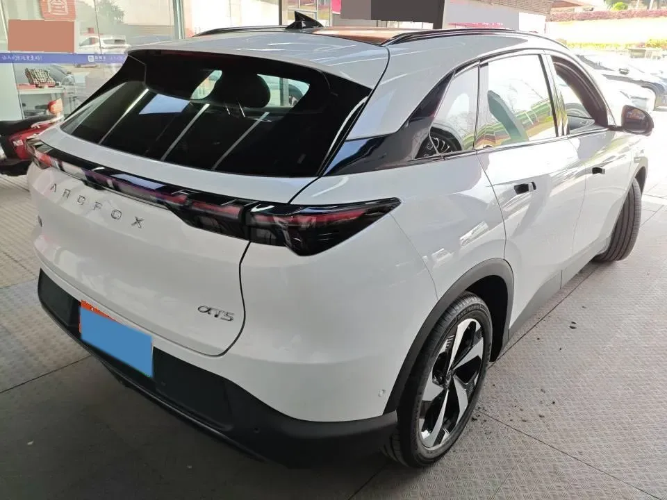 2024 HongQi H5 2.0T 224HP L4 8AT,autocango,china used car exporter,china ev exporter,chinese used car exporter,chinese used ev exporter