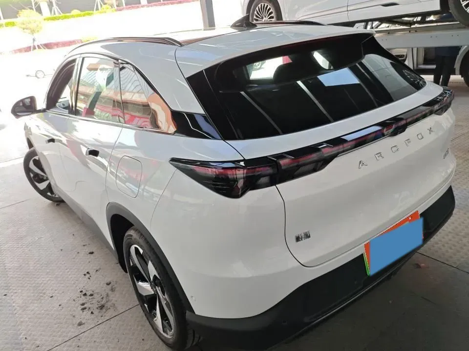 2024 HongQi H5 2.0T 224HP L4 8AT,autocango,china used car exporter,china ev exporter,chinese used car exporter,chinese used ev exporter