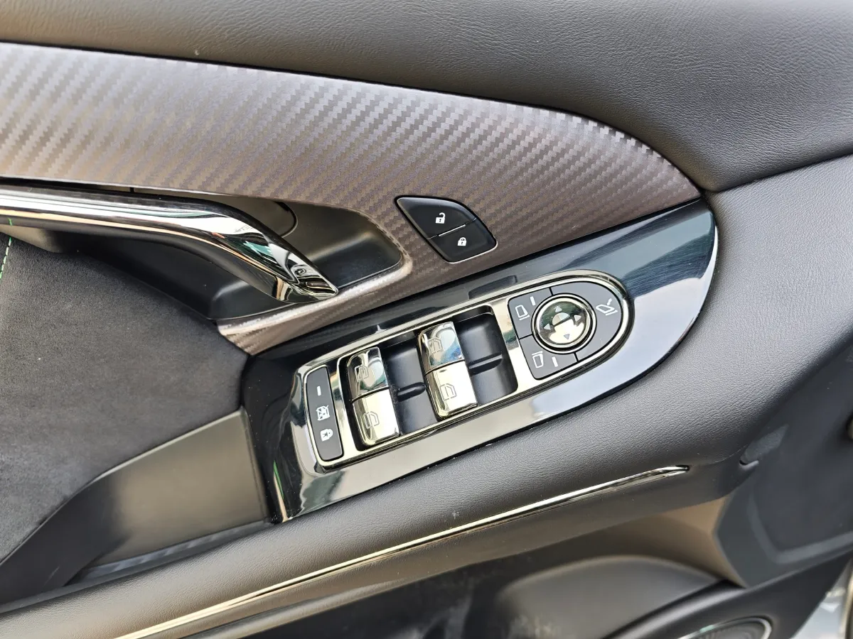 2025 Voyah FREE 1.5T 150HP L4 REEV 43KWH,autocango,china used car exporter,china ev exporter,chinese used car exporter,chinese used ev exporter