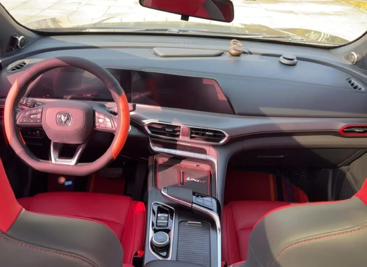 2022 ChangAn UNI-T 1.5T 188HP L4 7DCT,autocango,china used car exporter,china ev exporter,chinese used car exporter,chinese used ev exporter