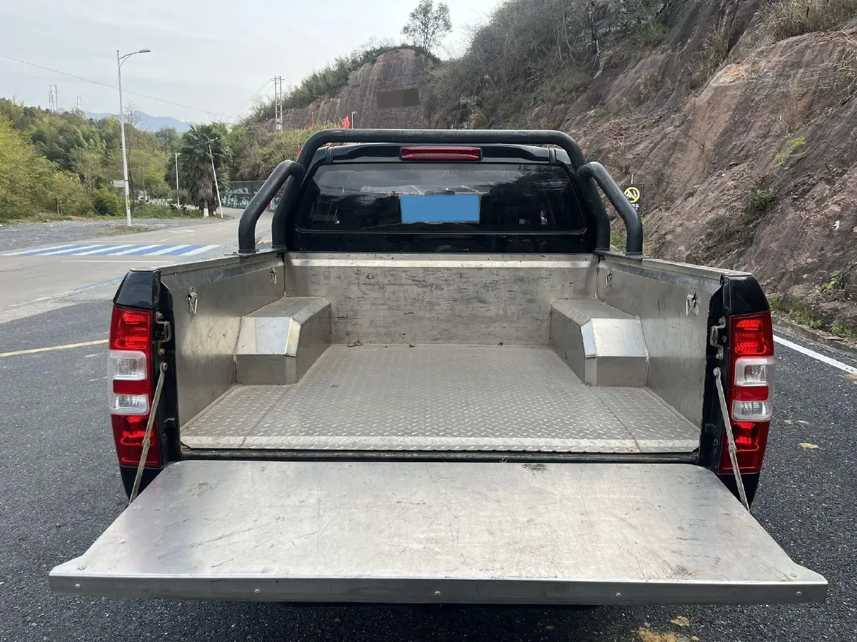 2022 Isuzu RE-MAX Jim 2.8T 120HP L4 5MT,autocango,china used car exporter,china ev exporter,chinese used car exporter,chinese used ev exporter