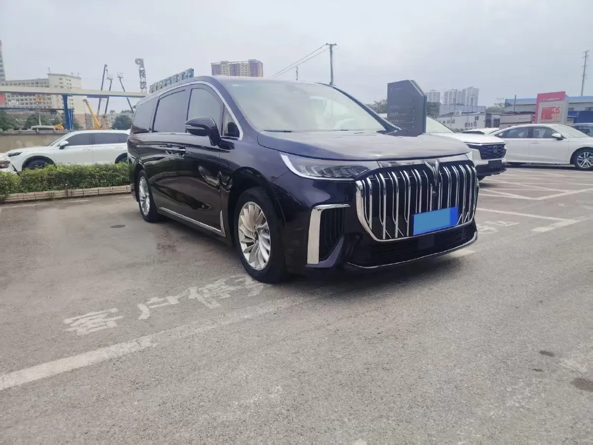 2024 Voyah Dream 1.5T 150HP L4 PHEV 43KWH,autocango,china used car exporter,china ev exporter,chinese used car exporter,chinese used ev exporter