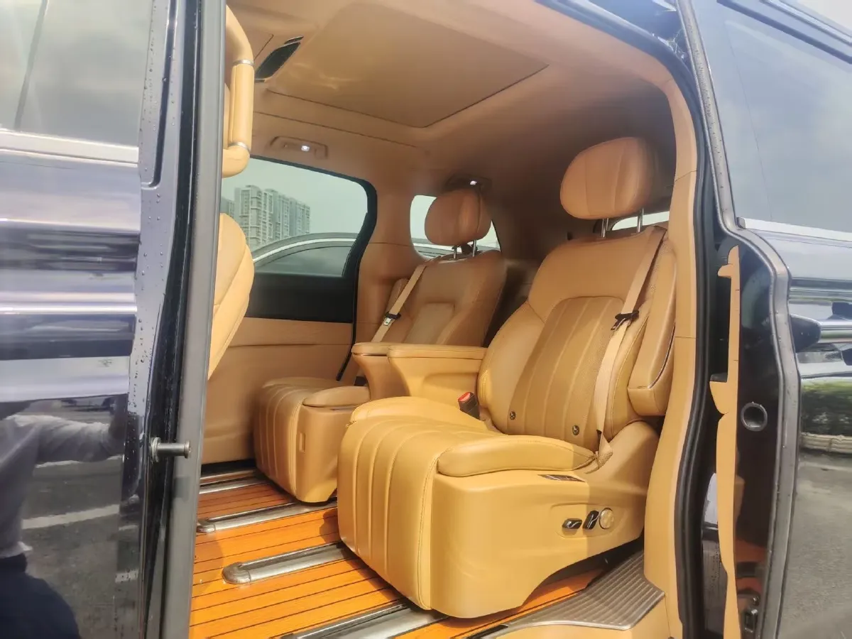 2024 Voyah Dream 1.5T 150HP L4 PHEV 43KWH,autocango,china used car exporter,china ev exporter,chinese used car exporter,chinese used ev exporter