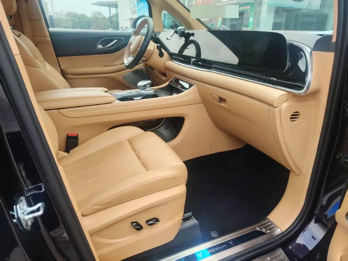 2024 Voyah Dream 1.5T 150HP L4 PHEV 43KWH,autocango,china used car exporter,china ev exporter,chinese used car exporter,chinese used ev exporter