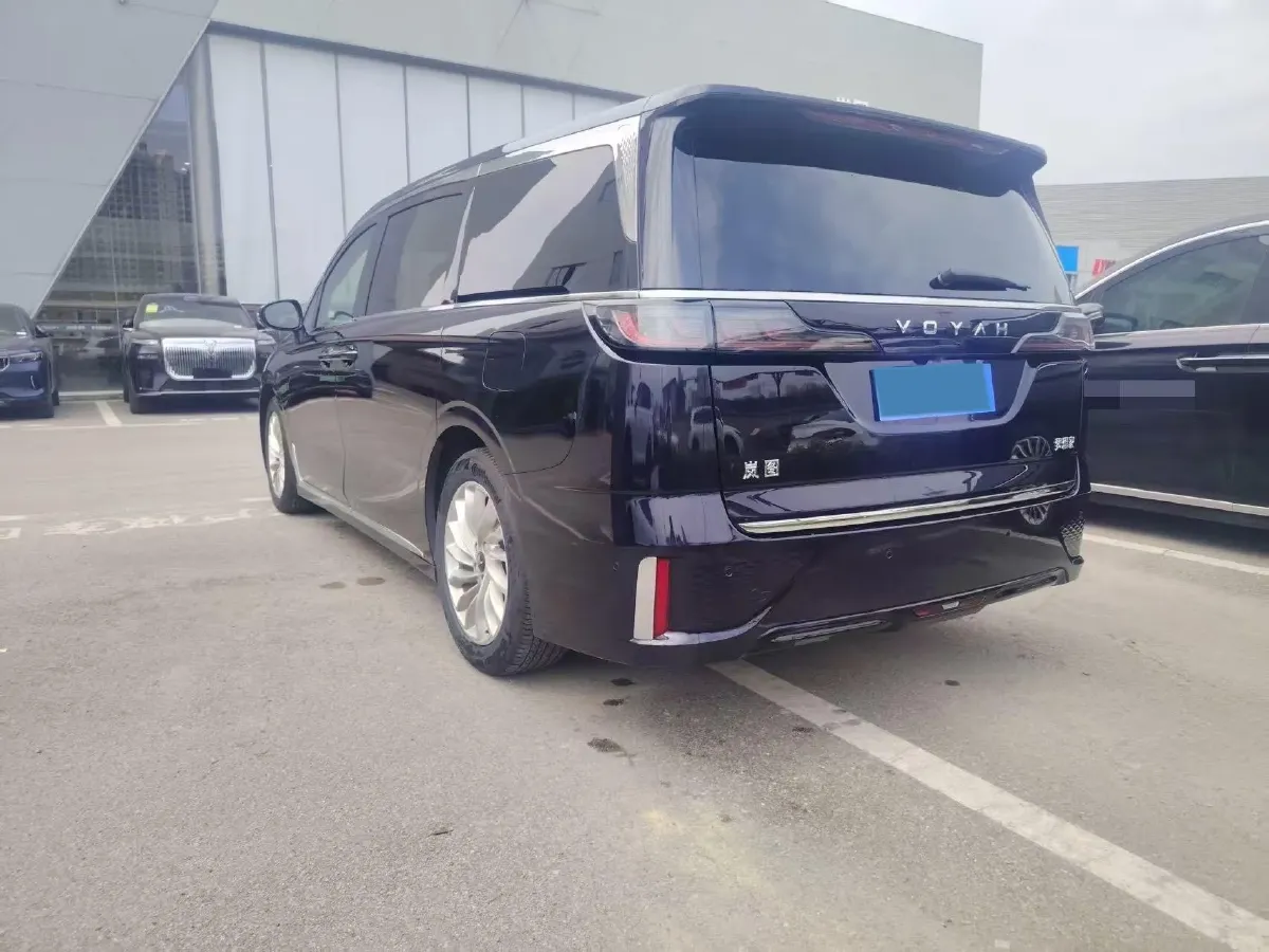 2024 Voyah Dream 1.5T 150HP L4 PHEV 43KWH,autocango,china used car exporter,china ev exporter,chinese used car exporter,chinese used ev exporter