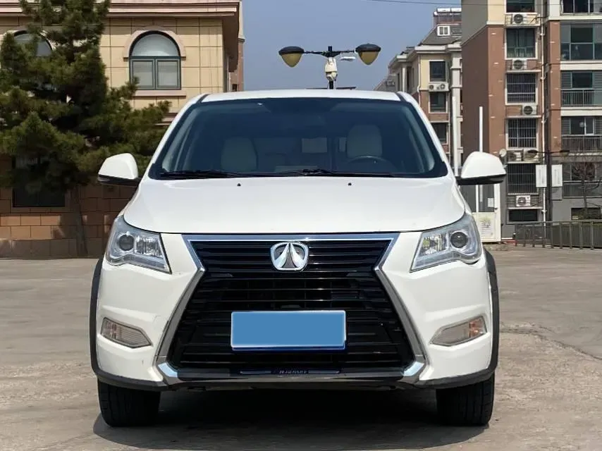 2017 BAIC WeiWang M60 1.5L 116HP L4 5MT,autocango,china used car exporter,china ev exporter,chinese used car exporter,chinese used ev exporter
