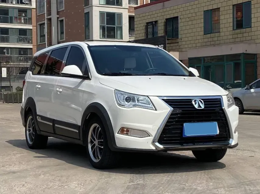 2017 BAIC WeiWang M60 1.5L 116HP L4 5MT,autocango,china used car exporter,china ev exporter,chinese used car exporter,chinese used ev exporter