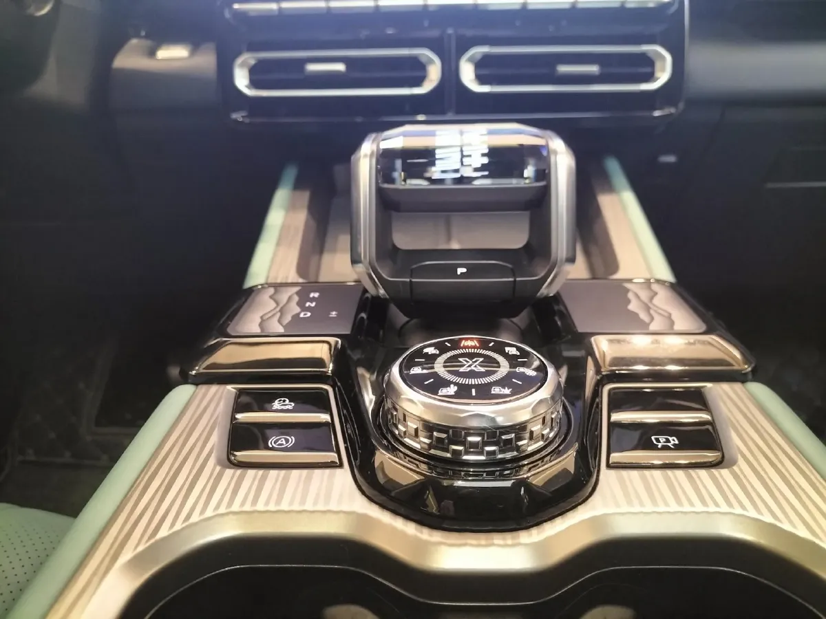 2025 Jetour Traveller 2.0T 254HP L4 7DCT,autocango,china used car exporter,china ev exporter,chinese used car exporter,chinese used ev exporter