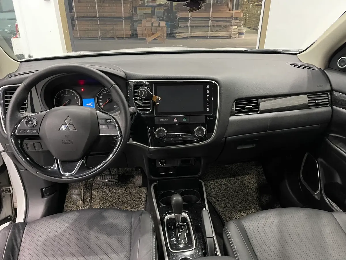 2017 Mitsubishi Outlander 2.0L 166HP L4 CVT,autocango,china used car exporter,china ev exporter,chinese used car exporter,chinese used ev exporter