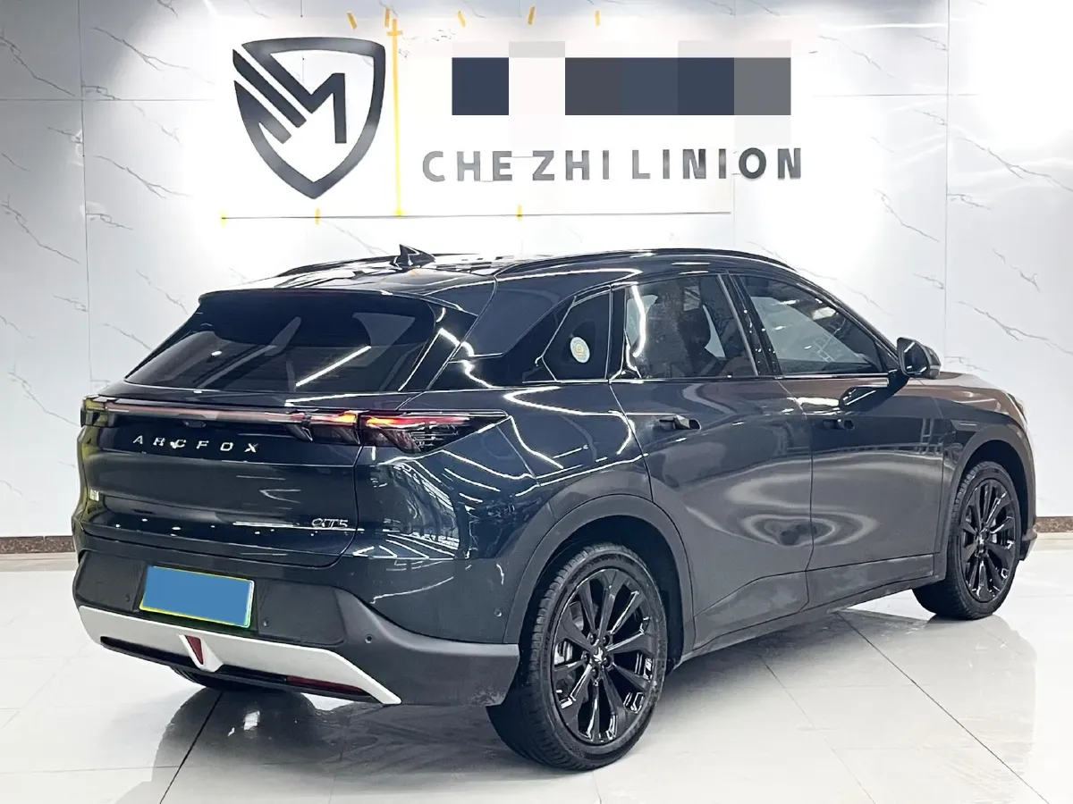 2024 HongQi H5 2.0T 224HP L4 8AT,autocango,china used car exporter,china ev exporter,chinese used car exporter,chinese used ev exporter