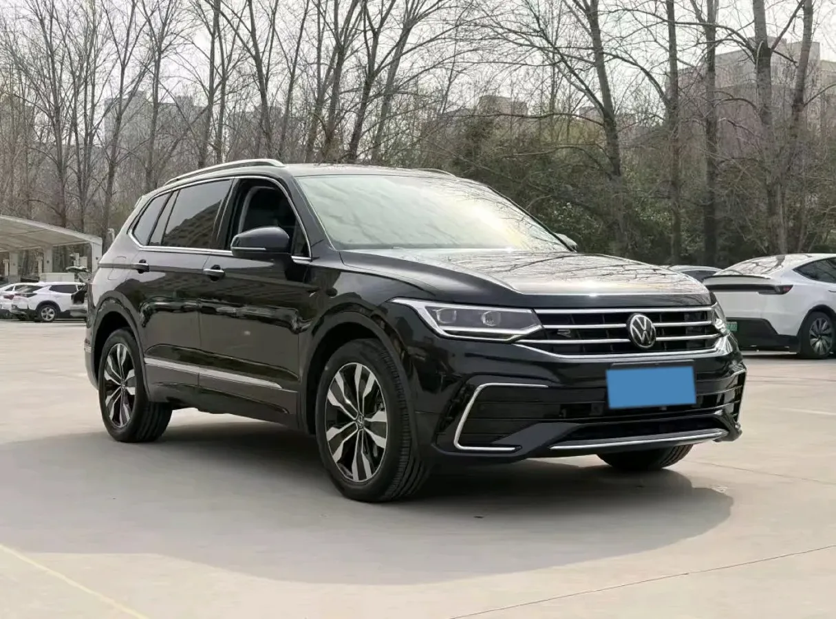 2024 Volkswagen Tiguan L 2.0T 186HP L4 7DCT,autocango,china used car exporter,china ev exporter,chinese used car exporter,chinese used ev exporter