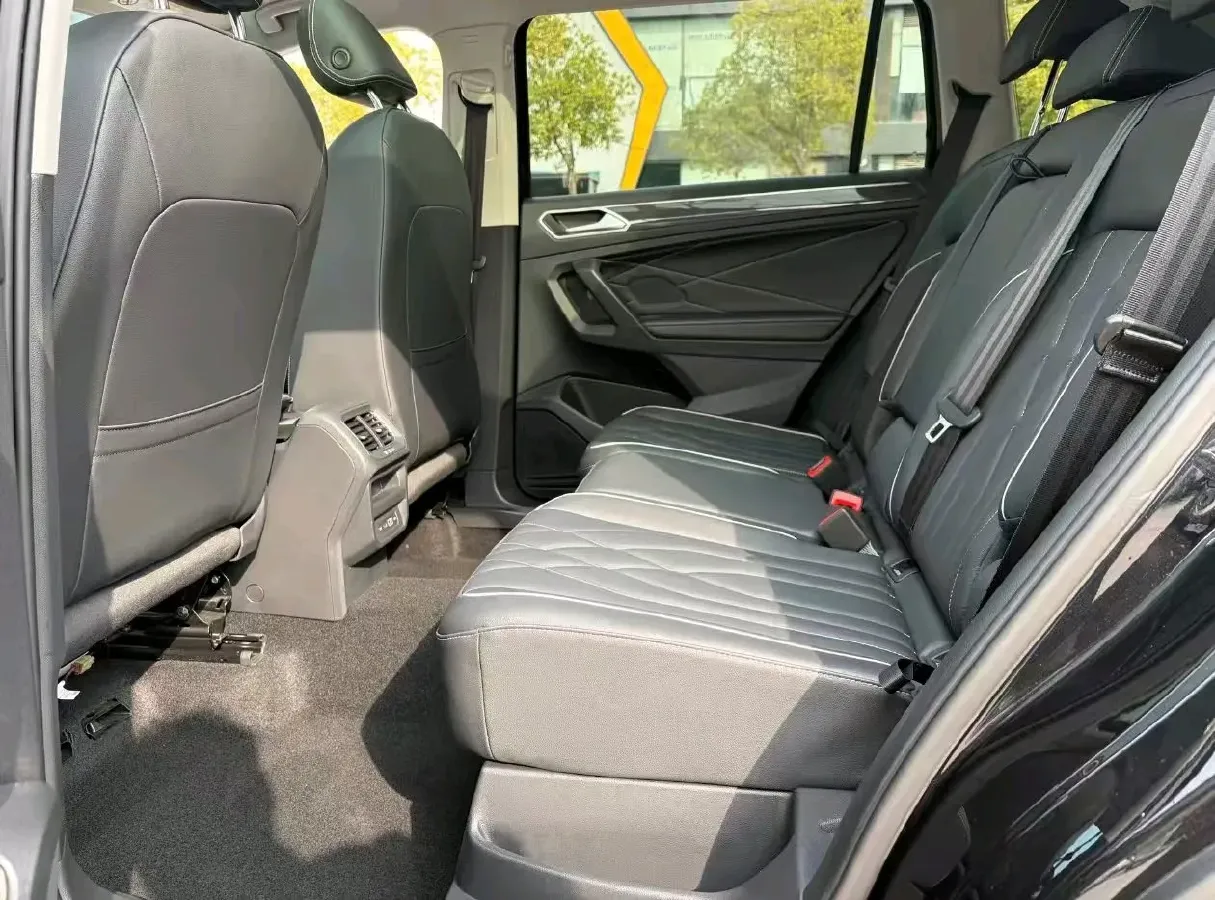 2024 Volkswagen Tiguan L 2.0T 186HP L4 7DCT,autocango,china used car exporter,china ev exporter,chinese used car exporter,chinese used ev exporter