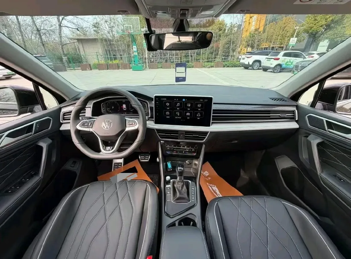 2024 Volkswagen Tiguan L 2.0T 186HP L4 7DCT,autocango,china used car exporter,china ev exporter,chinese used car exporter,chinese used ev exporter