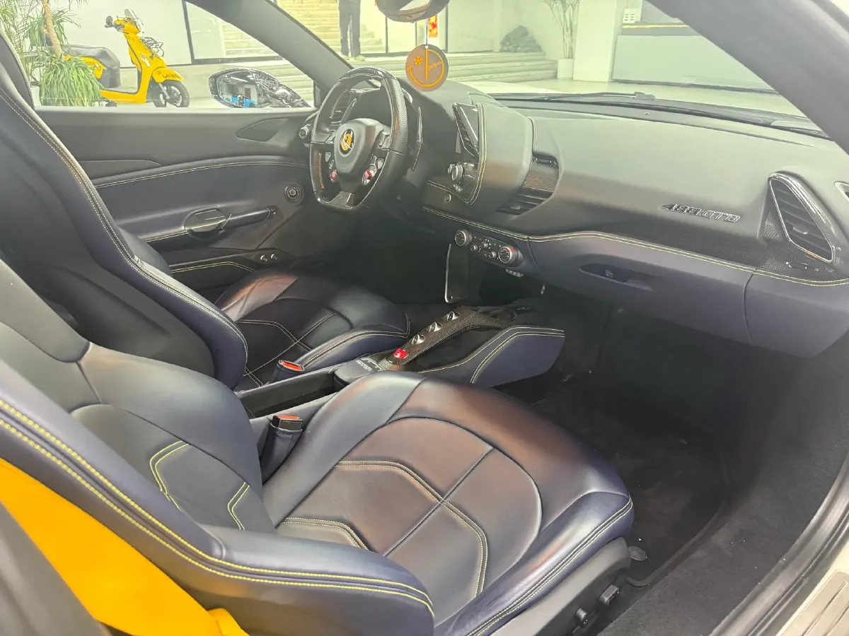 2015 Ferrari 488 3.9T 670HP V8 7DCT,autocango,china used car exporter,china ev exporter,chinese used car exporter,chinese used ev exporter