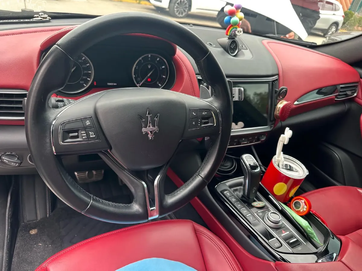 2022 Maserati Levante 2.0T 330HP L4 8AT,autocango,china used car exporter,china ev exporter,chinese used car exporter,chinese used ev exporter