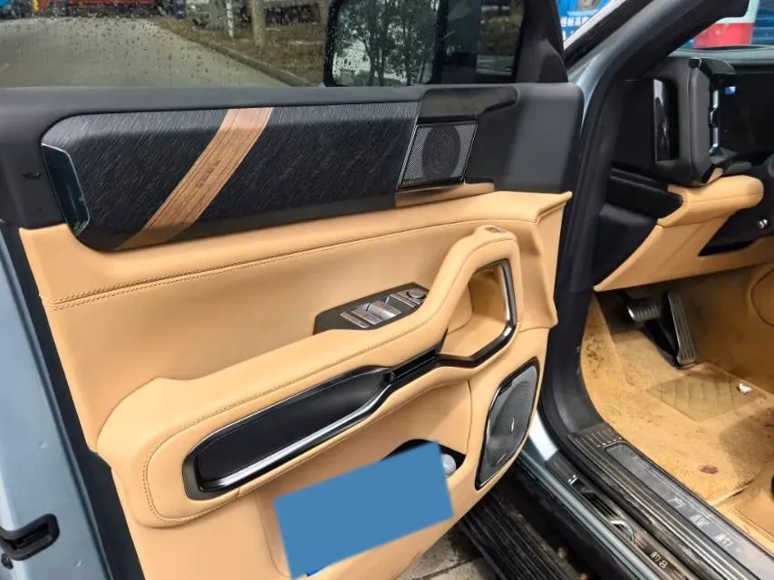 2025 FangChengBao Bao 8 2.0T 245HP L4 E-CVT PHEV 36.8KWH,autocango,china used car exporter,china ev exporter,chinese used car exporter,chinese used ev exporter