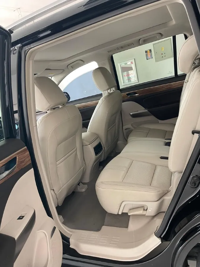 2017 GAC Trumpchi GS8 2.0T 201HP L4 6AT,autocango,china used car exporter,china ev exporter,chinese used car exporter,chinese used ev exporter