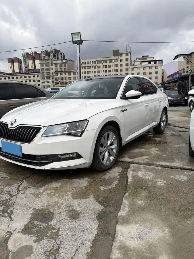 2018 Skoda Superb 1.8T 180HP L4 7DCT,autocango,china used car exporter,china ev exporter,chinese used car exporter,chinese used ev exporter