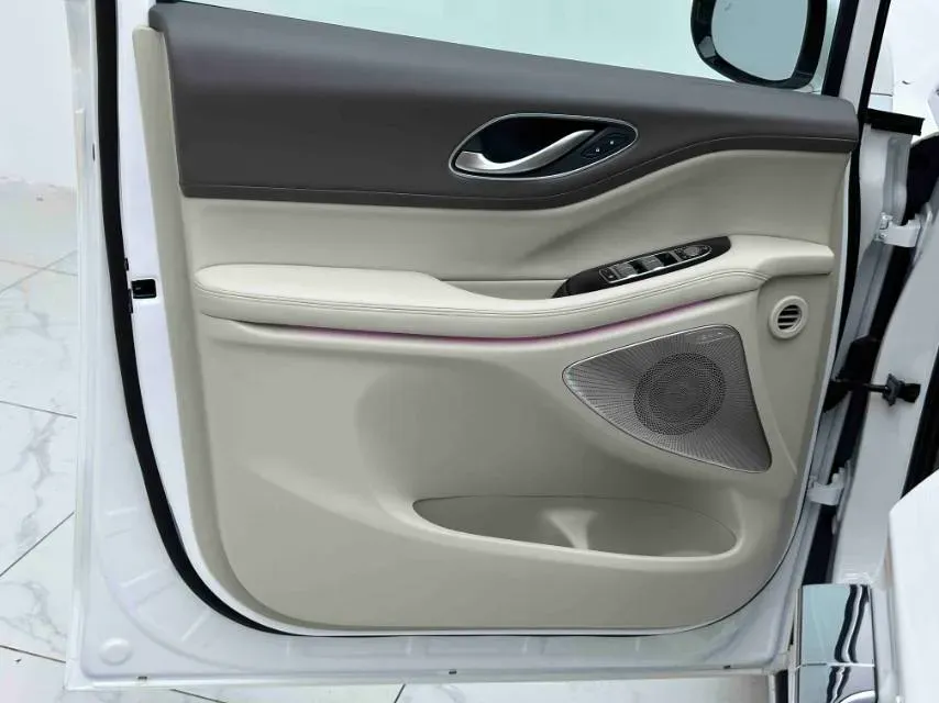 2025 Voyah Dream BEV 108.7KWH,autocango,china used car exporter,china ev exporter,chinese used car exporter,chinese used ev exporter