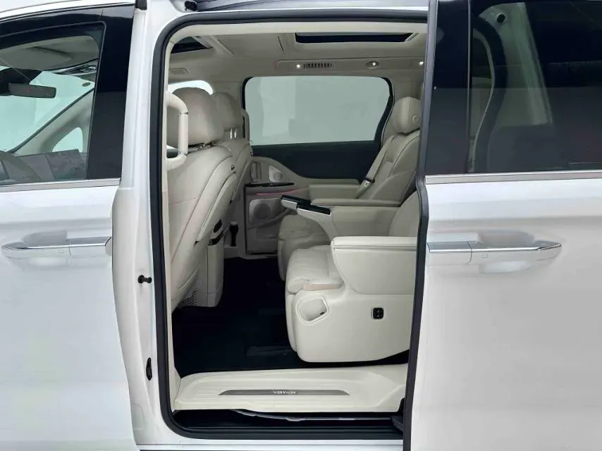 2025 Voyah Dream BEV 108.7KWH,autocango,china used car exporter,china ev exporter,chinese used car exporter,chinese used ev exporter