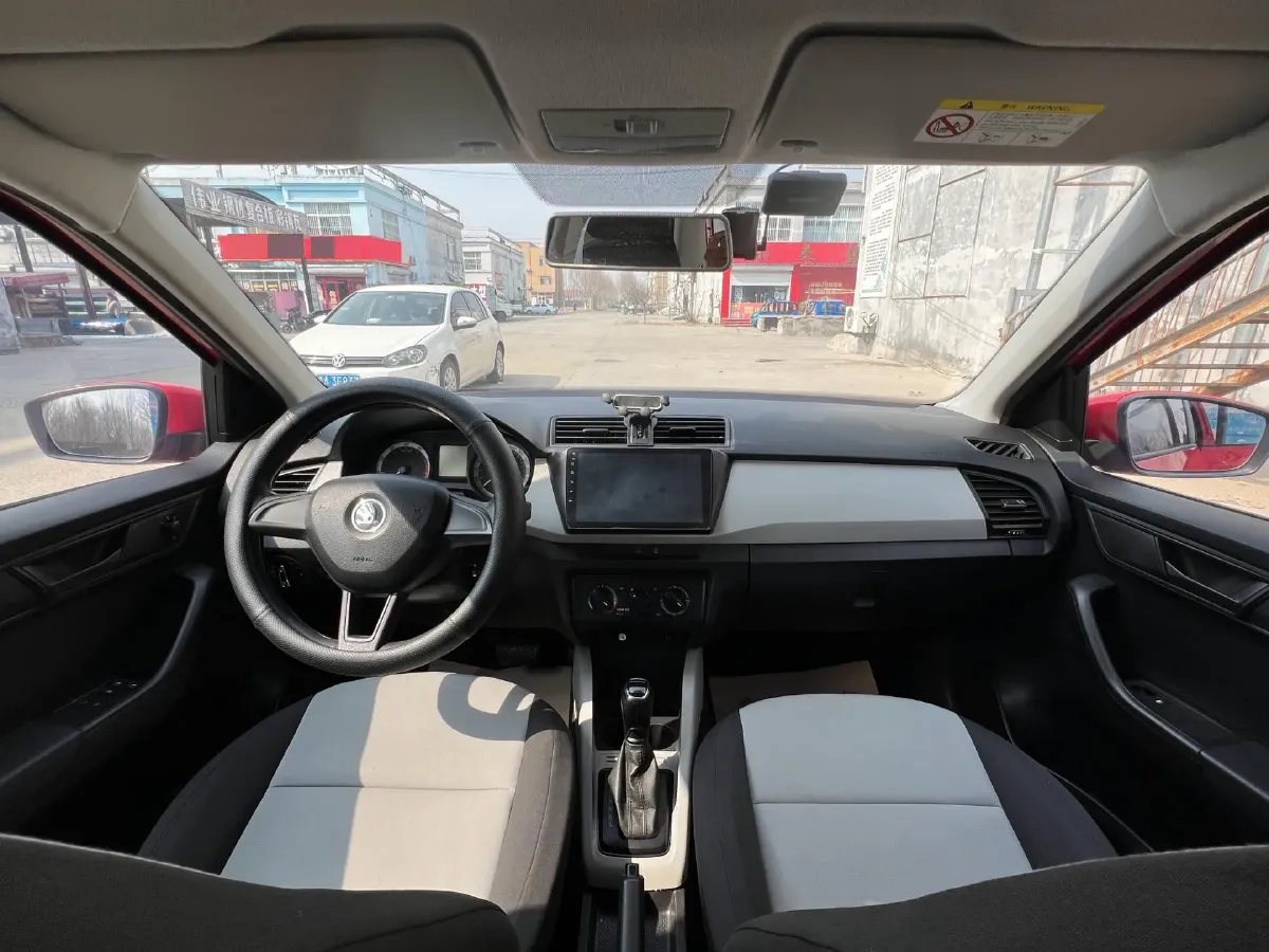 2017 Skoda Fabia 1.4L 90HP L4 6AT,autocango,china used car exporter,china ev exporter,chinese used car exporter,chinese used ev exporter