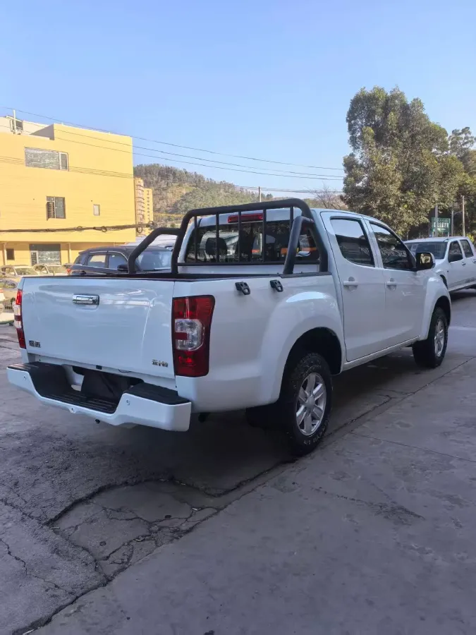 2022 Isuzu RE-MAX Jim 2.8T 120HP L4 5MT,autocango,china used car exporter,china ev exporter,chinese used car exporter,chinese used ev exporter