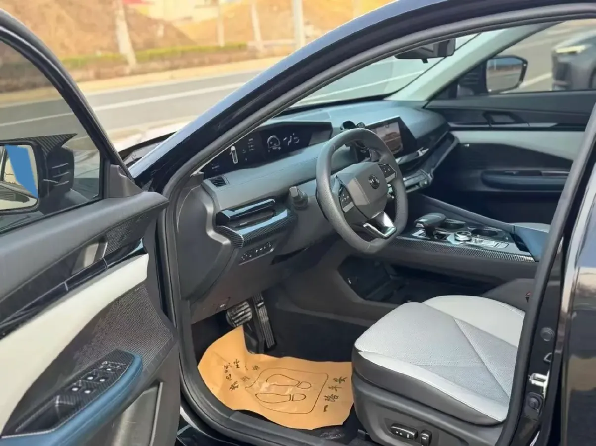 2023 ChangAn UNI-V iDD 1.5T 170HP L4 6TCT PHEV 18.4KWH,autocango,china used car exporter,china ev exporter,chinese used car exporter,chinese used ev exporter