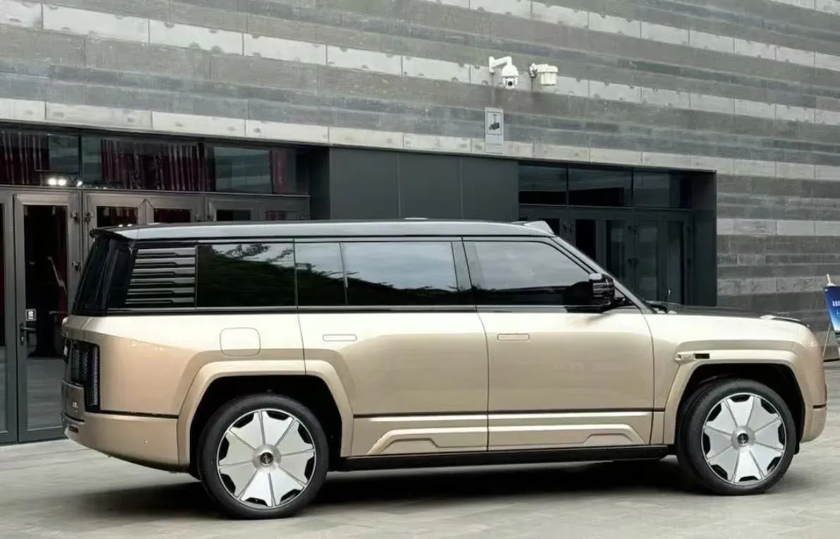 2025 YangWang U8 L REEV 272HP REEV,autocango,china used car exporter,china ev exporter,chinese used car exporter,chinese used ev exporter