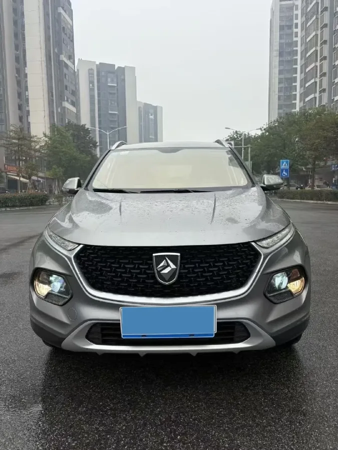 2019 BaoJun 730 1.5L 105HP L4 6MT,autocango,china used car exporter,china ev exporter,chinese used car exporter,chinese used ev exporter
