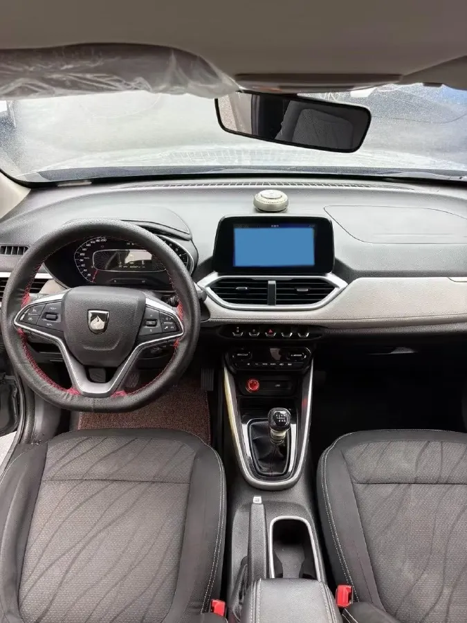 2019 BaoJun 730 1.5L 105HP L4 6MT,autocango,china used car exporter,china ev exporter,chinese used car exporter,chinese used ev exporter