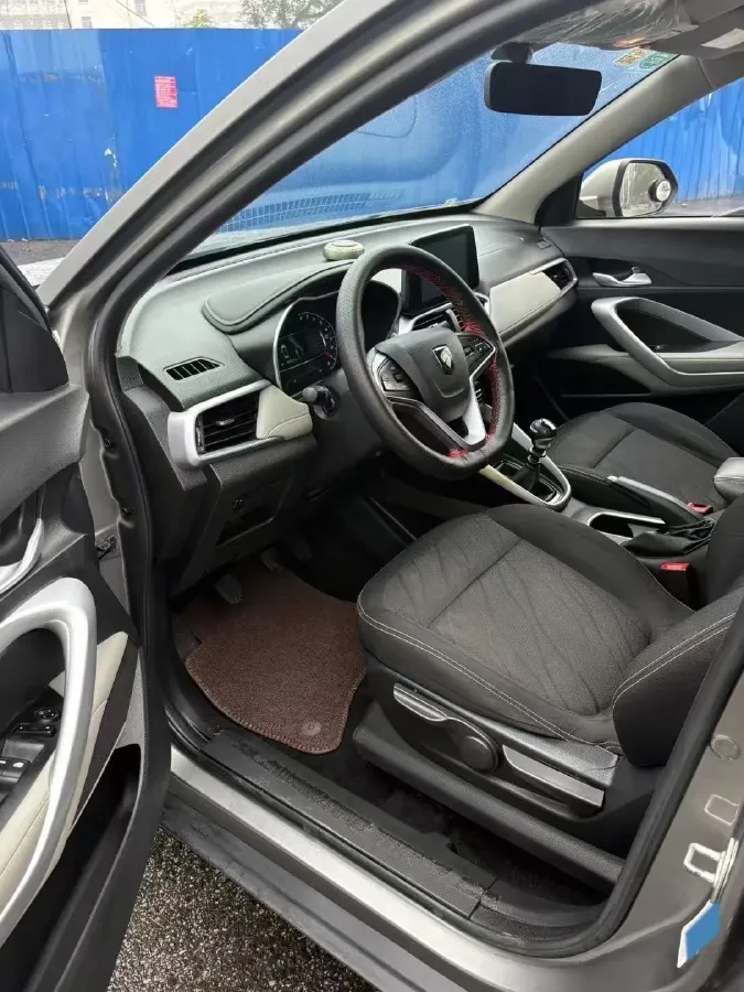 2019 BaoJun 730 1.5L 105HP L4 6MT,autocango,china used car exporter,china ev exporter,chinese used car exporter,chinese used ev exporter