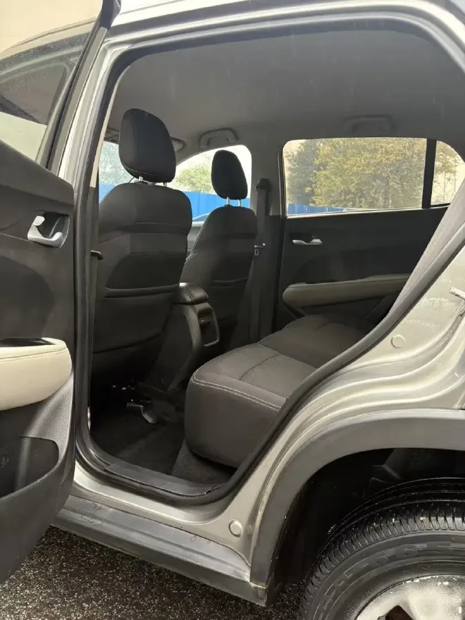 2019 BaoJun 730 1.5L 105HP L4 6MT,autocango,china used car exporter,china ev exporter,chinese used car exporter,chinese used ev exporter