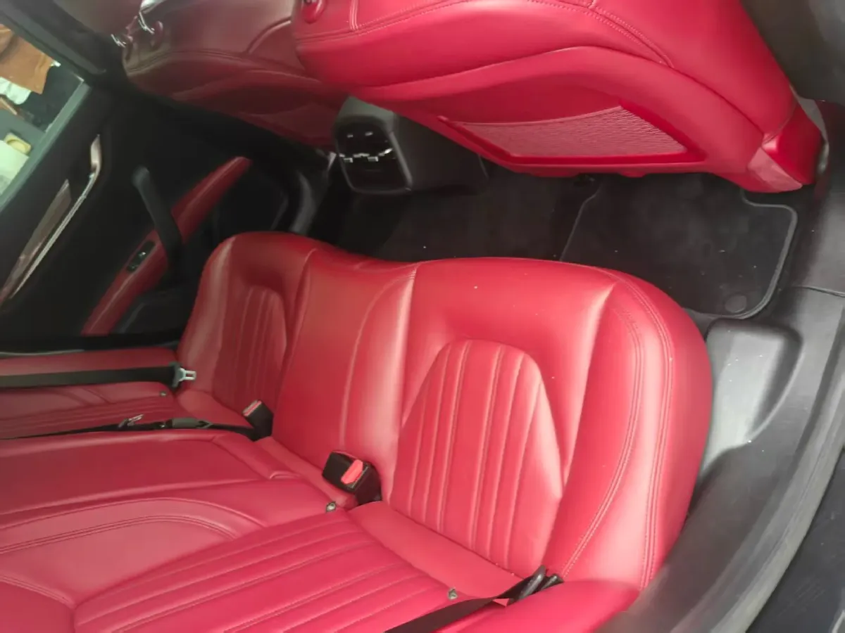 2021 Maserati Ghibli 2.0T 330HP L4 8AT,autocango,china used car exporter,china ev exporter,chinese used car exporter,chinese used ev exporter