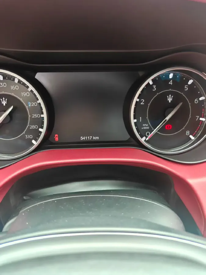 2021 Maserati Ghibli 2.0T 330HP L4 8AT,autocango,china used car exporter,china ev exporter,chinese used car exporter,chinese used ev exporter