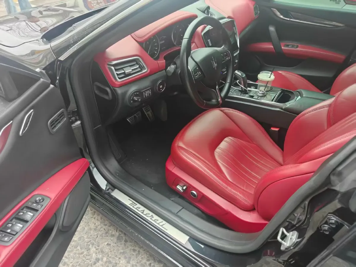 2021 Maserati Ghibli 2.0T 330HP L4 8AT,autocango,china used car exporter,china ev exporter,chinese used car exporter,chinese used ev exporter