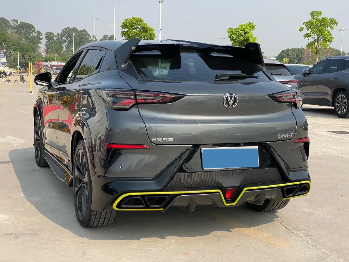 2022 ChangAn UNI-T 1.5T 188HP L4 7DCT,autocango,china used car exporter,china ev exporter,chinese used car exporter,chinese used ev exporter