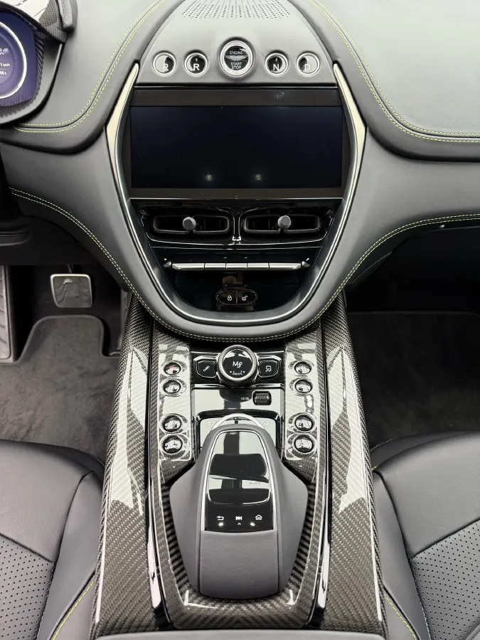 2024 Aston Martin DBX 4.0T 707HP V8 9AT,autocango,china used car exporter,china ev exporter,chinese used car exporter,chinese used ev exporter