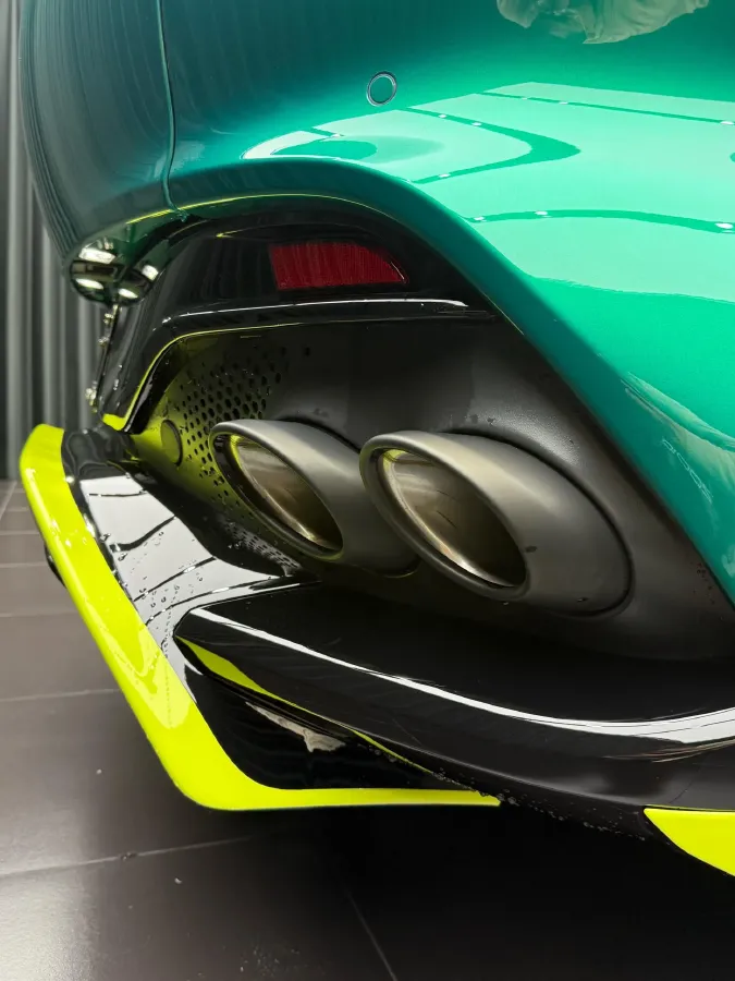 2024 Aston Martin DBX 4.0T 707HP V8 9AT,autocango,china used car exporter,china ev exporter,chinese used car exporter,chinese used ev exporter